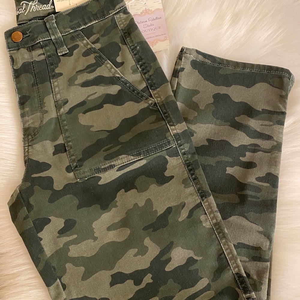 Universal Thread High-Rise Straight Camo Pant